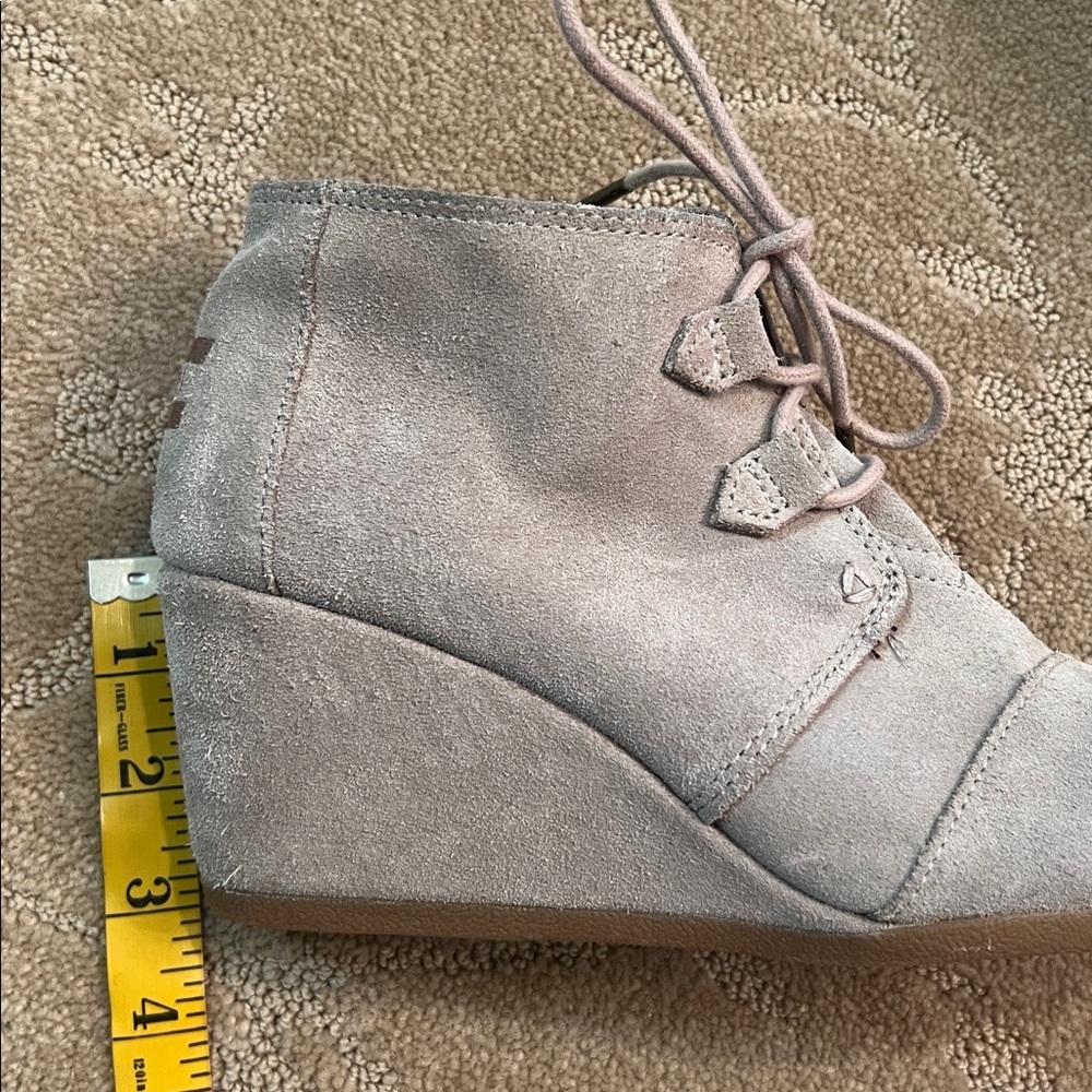 Toms Kala Tan Suede Wedge Bootie, Sz 8 - Picture 5 of 7